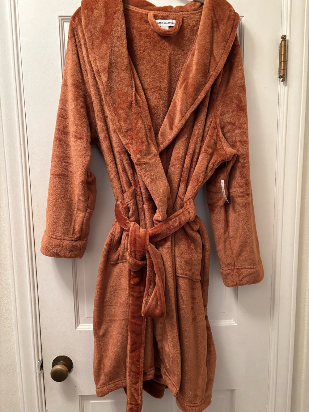 Amazon Essentials Plush Shawl-Collar Robe in Burnt Orange Brown
1X